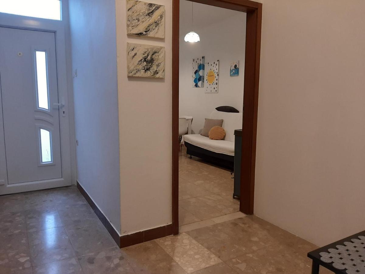 Apartmán Family House Rebeka Ugljan Exteriér fotografie