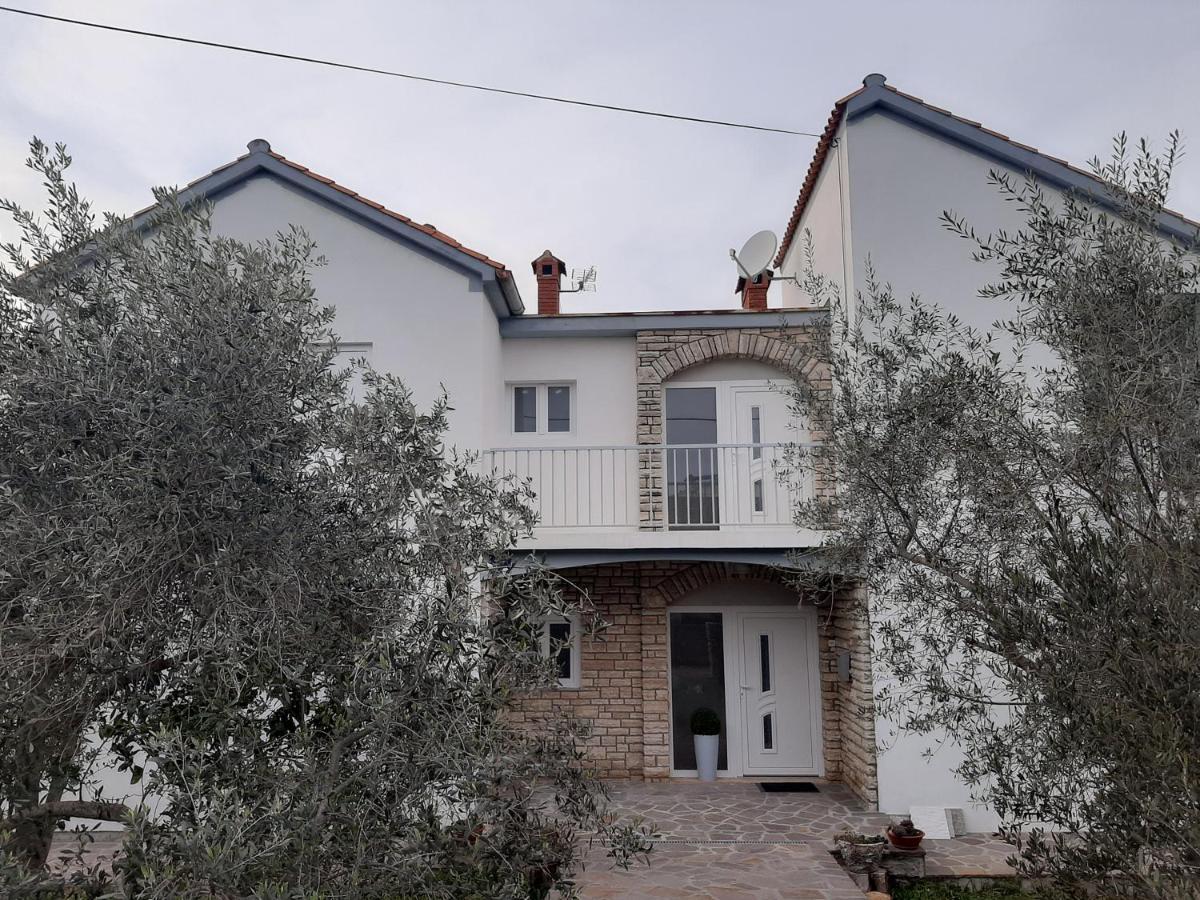 Apartmán Family House Rebeka Ugljan Exteriér fotografie
