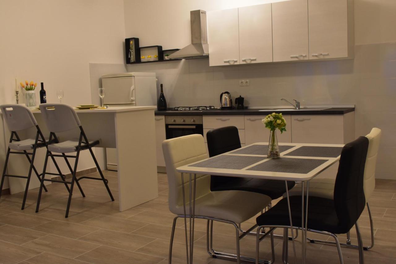 Apartmán Family House Rebeka Ugljan Exteriér fotografie