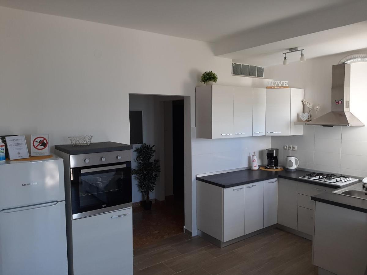 Apartmán Family House Rebeka Ugljan Exteriér fotografie