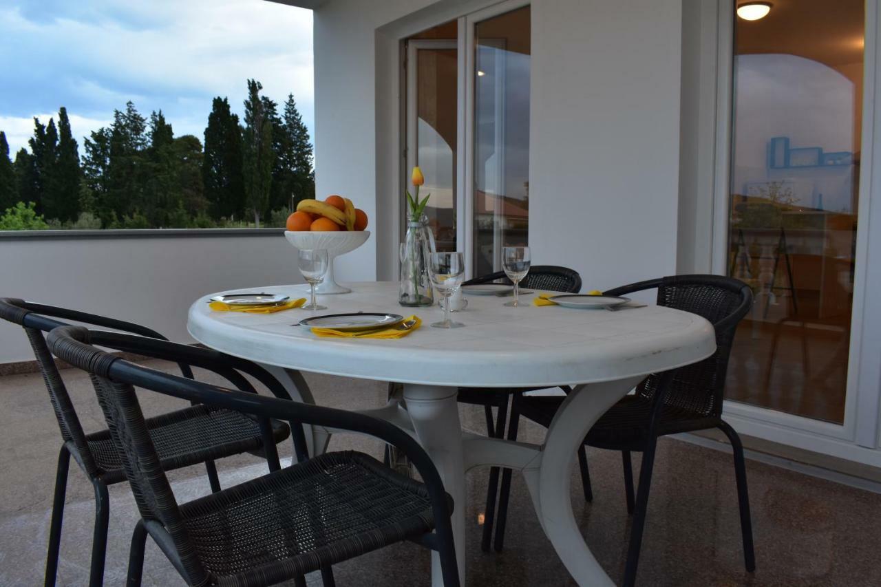 Apartmán Family House Rebeka Ugljan Exteriér fotografie
